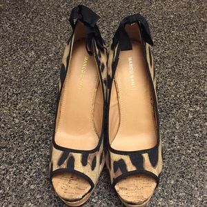 Leopard print pumps